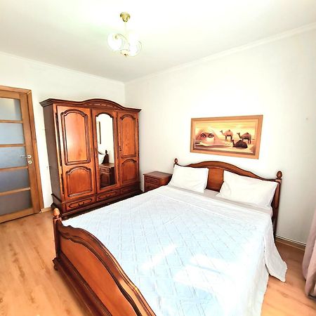 Apartament 2 Bedrooms, Botanica Chisinau Luaran gambar